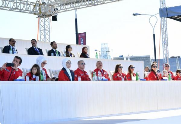 Prezidentlər İlham Əliyev, Rəcəb Tayyib Ərdoğan, birinci xanımlar Mehriban Əliyeva və Əminə Ərdoğan “TEKNOFEST Azərbaycan”da aviaşounu izləyiblər (FOTO)