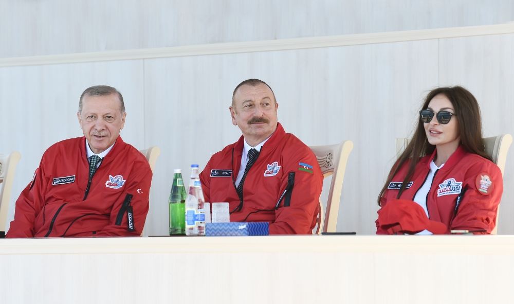 Prezidentlər İlham Əliyev, Rəcəb Tayyib Ərdoğan, birinci xanımlar Mehriban Əliyeva və Əminə Ərdoğan “TEKNOFEST Azərbaycan”da aviaşounu izləyiblər (FOTO)