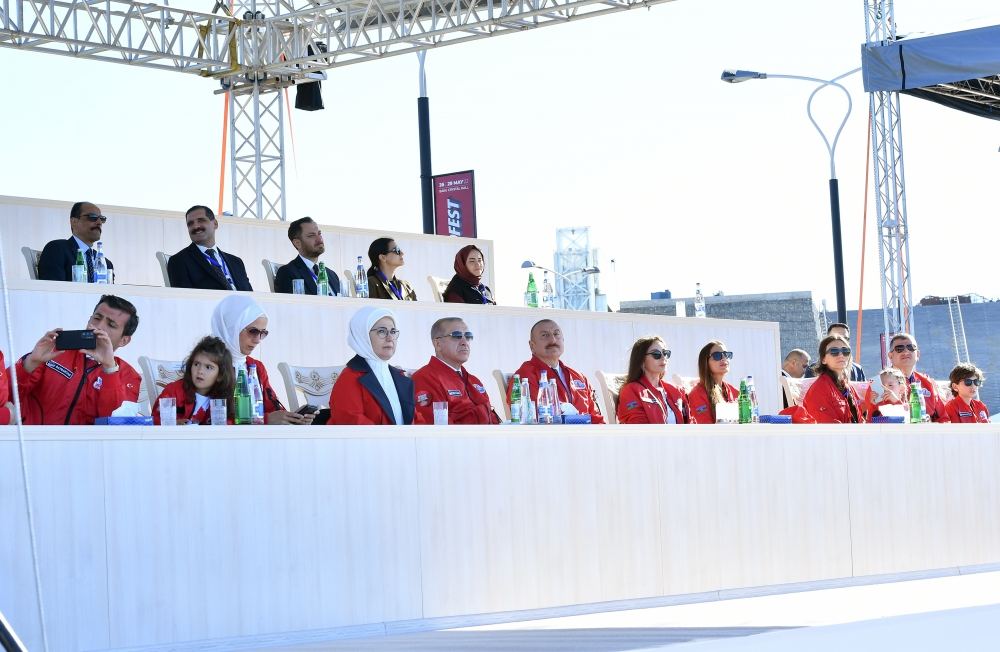 Prezidentlər İlham Əliyev, Rəcəb Tayyib Ərdoğan, birinci xanımlar Mehriban Əliyeva və Əminə Ərdoğan “TEKNOFEST Azərbaycan”da aviaşounu izləyiblər (FOTO)