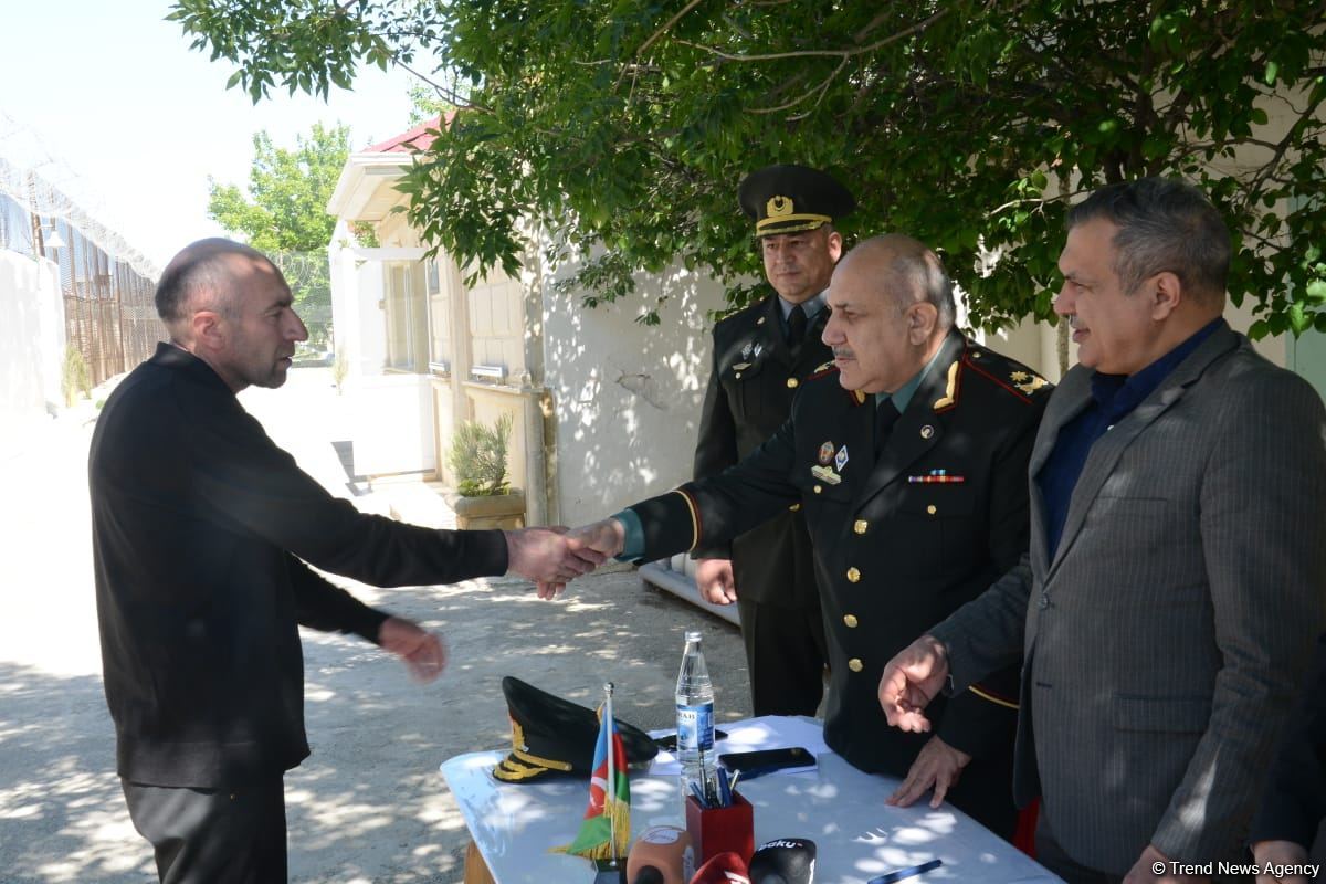 12 saylı cəzaçəkmə müəssisəsində bir məhkum azadlığa buraxılıb (FOTO)