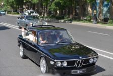 Paytaxtın mərkəzi küçələrində klassik avtomobillərin yürüşü keçirilib (FOTO/VİDEO)