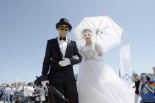 Paytaxtın mərkəzi küçələrində klassik avtomobillərin yürüşü keçirilib (FOTO/VİDEO)