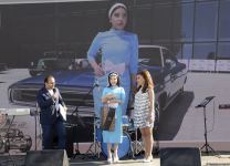 Paytaxtın mərkəzi küçələrində klassik avtomobillərin yürüşü keçirilib (FOTO/VİDEO)