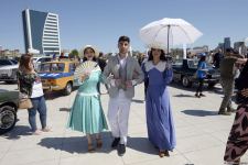 Paytaxtın mərkəzi küçələrində klassik avtomobillərin yürüşü keçirilib (FOTO/VİDEO)