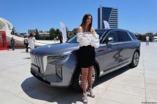 Paytaxtın mərkəzi küçələrində klassik avtomobillərin yürüşü keçirilib (FOTO/VİDEO)