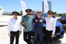 Paytaxtın mərkəzi küçələrində klassik avtomobillərin yürüşü keçirilib (FOTO/VİDEO)