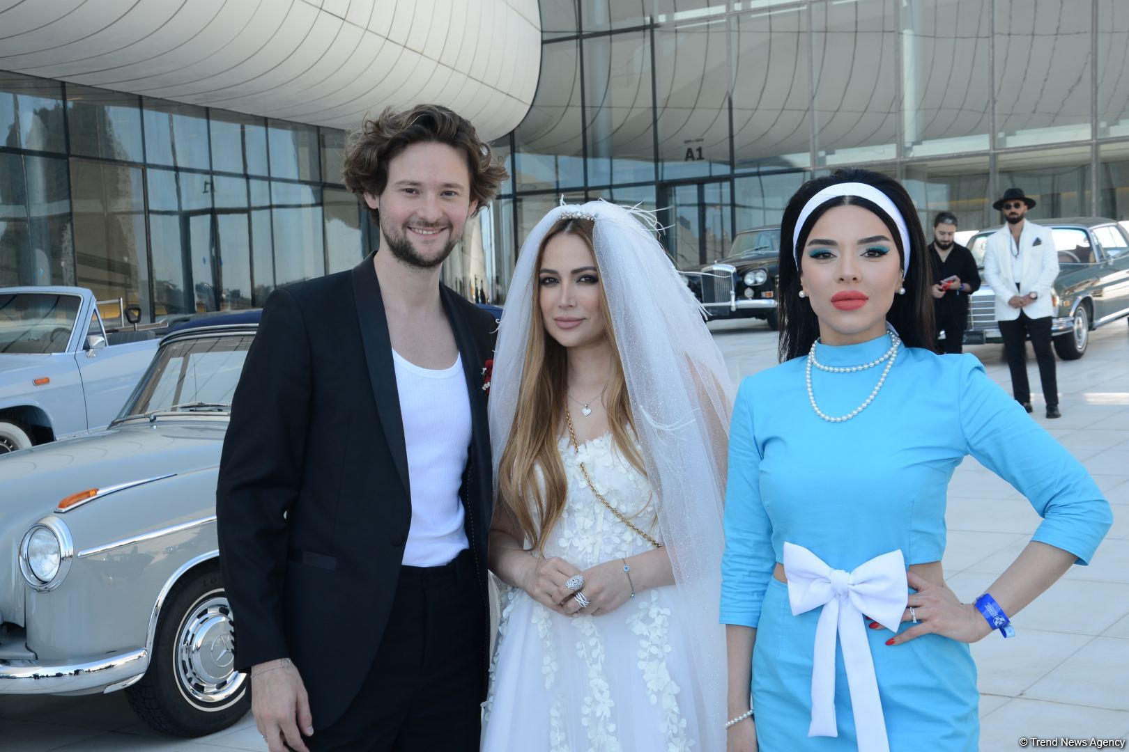 Paytaxtın mərkəzi küçələrində klassik avtomobillərin yürüşü keçirilib (FOTO/VİDEO)