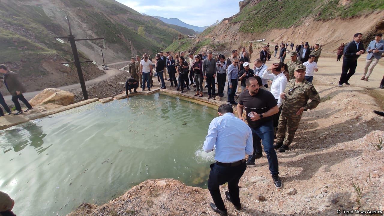 Xarici diplomatlar Kəlbəcərdə İstisuda olublar (FOTO)