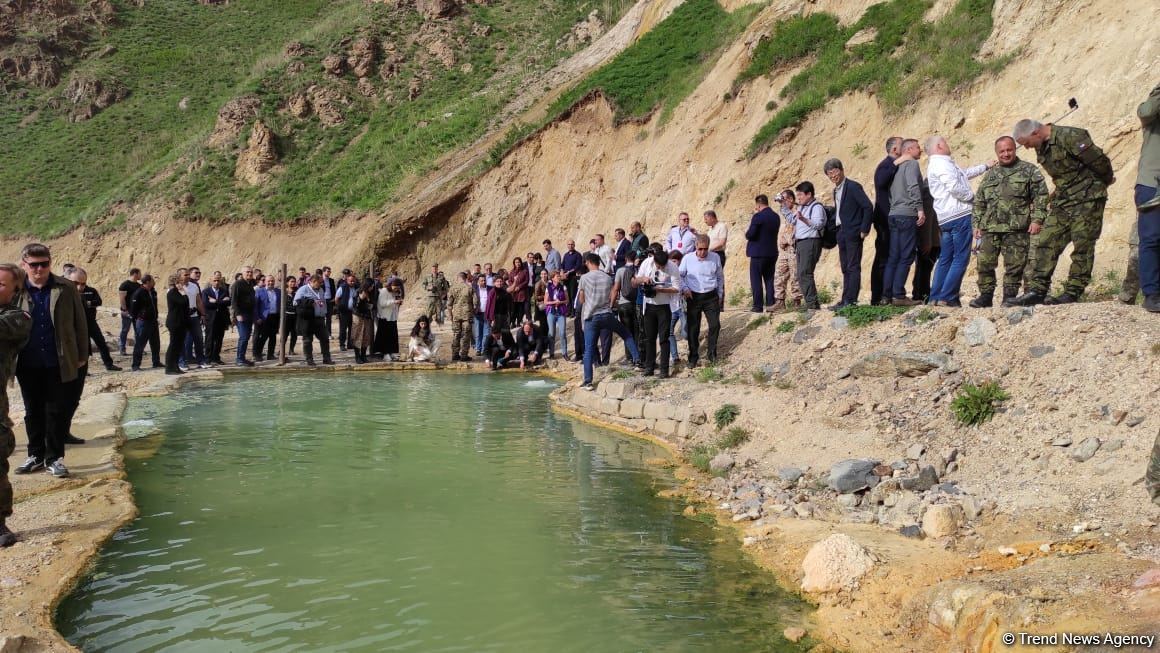 Xarici diplomatlar Kəlbəcərdə İstisuda olublar (FOTO)