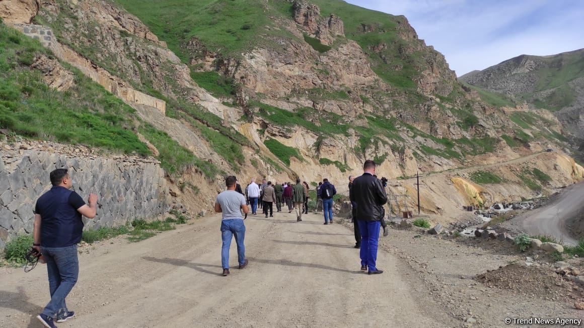 Xarici diplomatlar Kəlbəcərdə İstisuda olublar (FOTO)