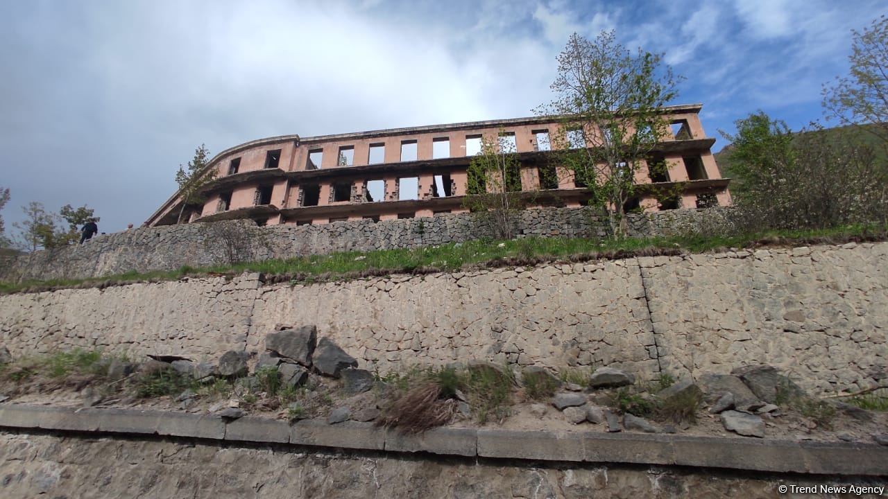 Xarici diplomatlar Kəlbəcərdə İstisuda olublar (FOTO)