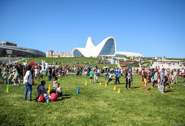 Heydər Əliyev Mərkəzinin parkında “Uşaq festivalı” keçirilib (FOTO)