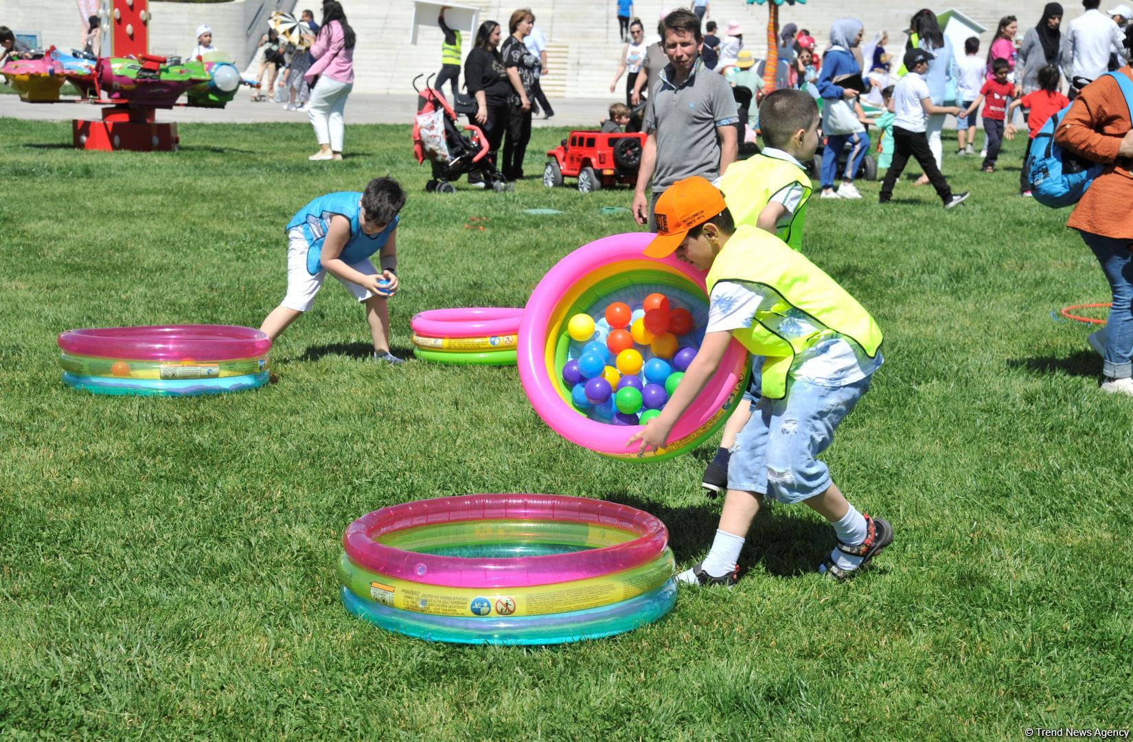 Heydər Əliyev Mərkəzinin parkında “Uşaq festivalı” keçirilib (FOTO)