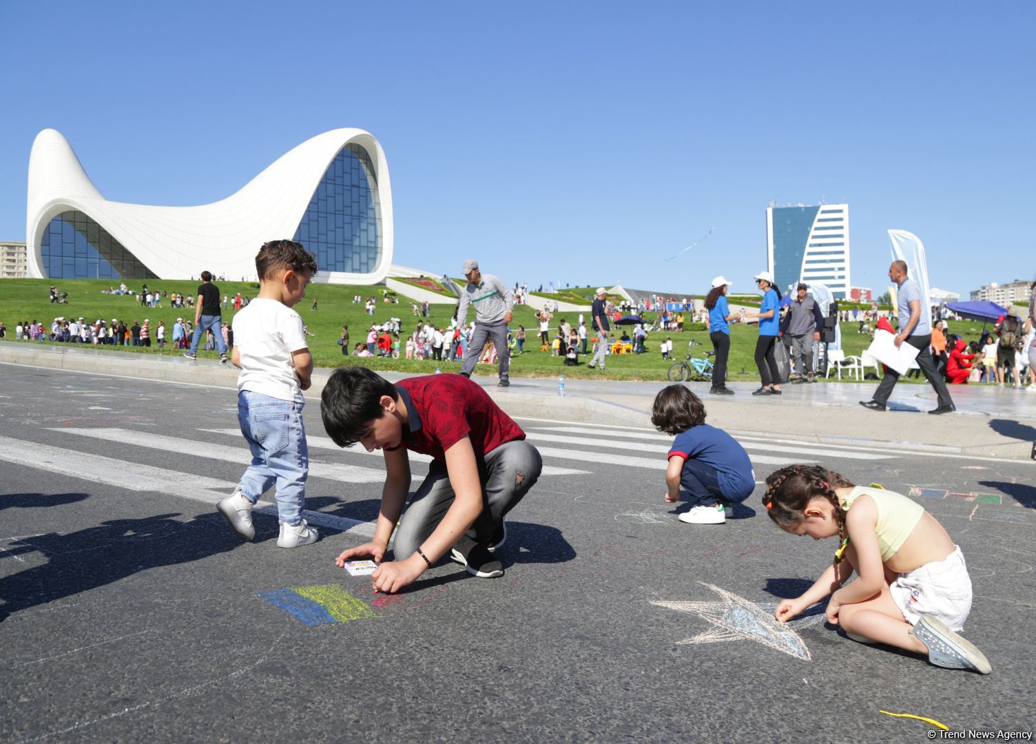 Heydər Əliyev Mərkəzinin parkında “Uşaq festivalı” keçirilib (FOTO)