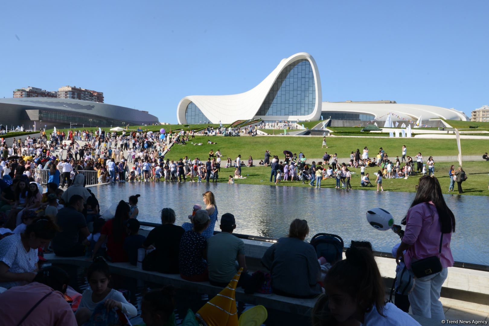 Heydər Əliyev Mərkəzinin parkında “Uşaq festivalı” keçirilib (FOTO)