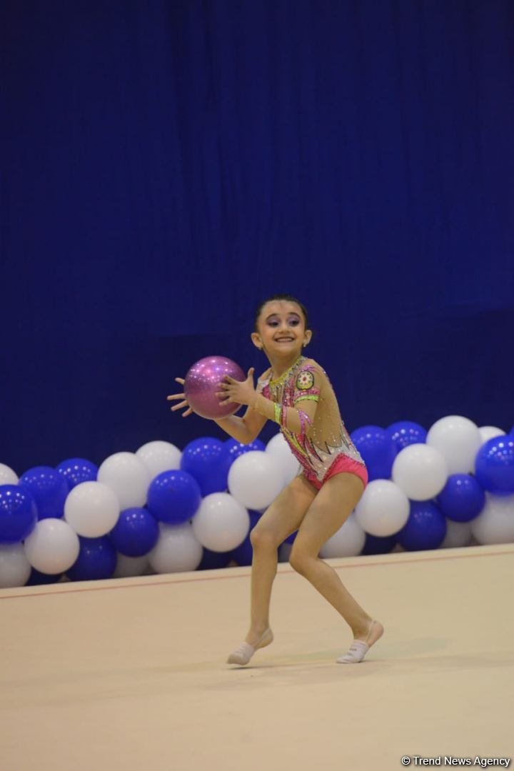 Bədii gimnastika üzrə "Ocaq Sport" klubunun açıq birinciliyinin ikinci günü start götürüb (FOTO)