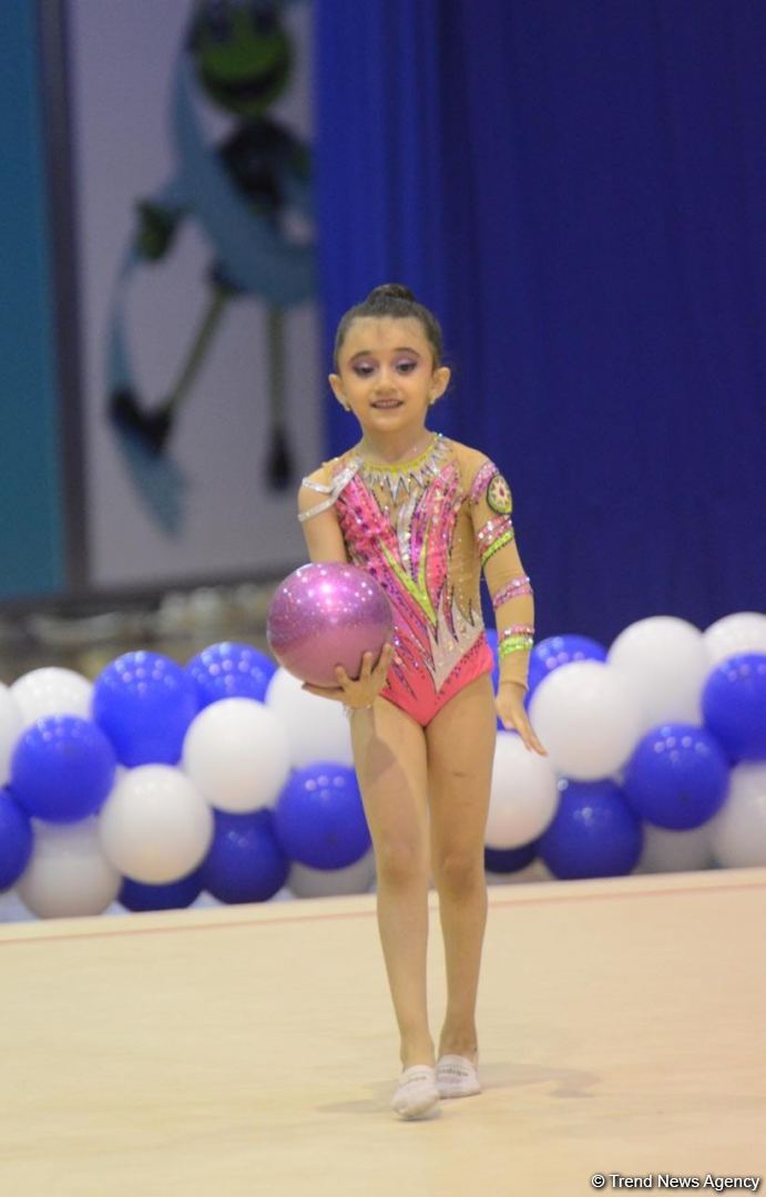 Bədii gimnastika üzrə "Ocaq Sport" klubunun açıq birinciliyinin ikinci günü start götürüb (FOTO)
