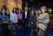 “Azərbaycan xalçası-ilmələrin rəqsi” adlı yeni xalça kolleksiyası təqdim olunub (FOTO)
