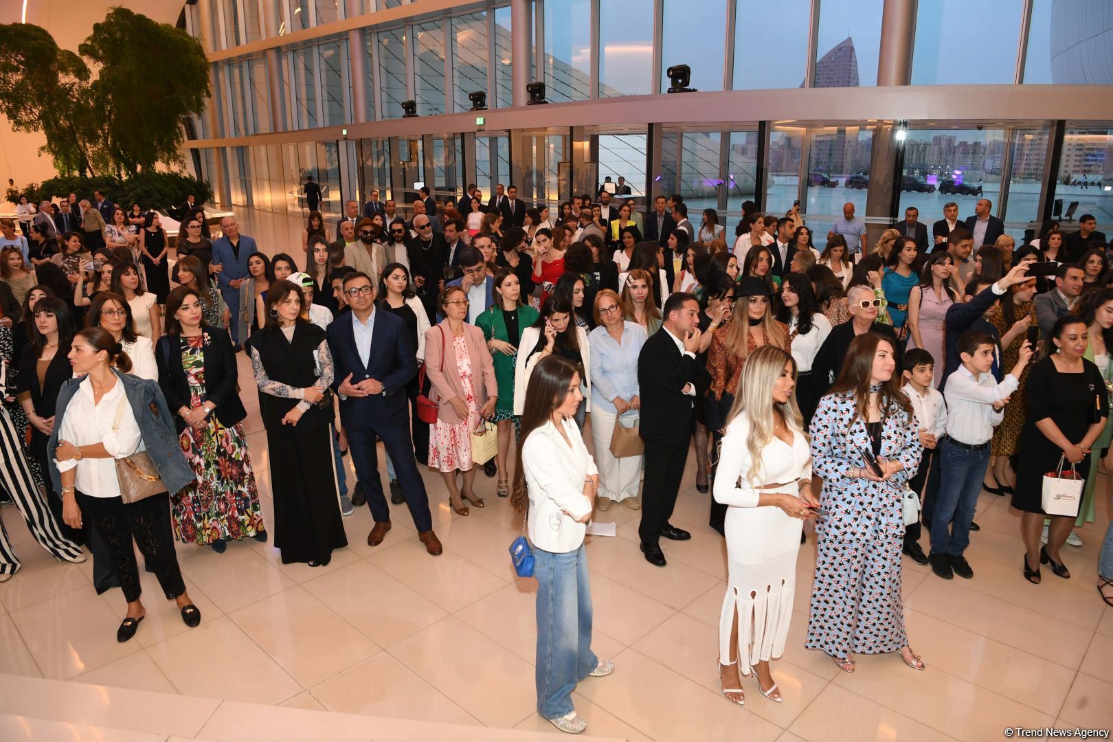 “Azərbaycan xalçası-ilmələrin rəqsi” adlı yeni xalça kolleksiyası təqdim olunub (FOTO)