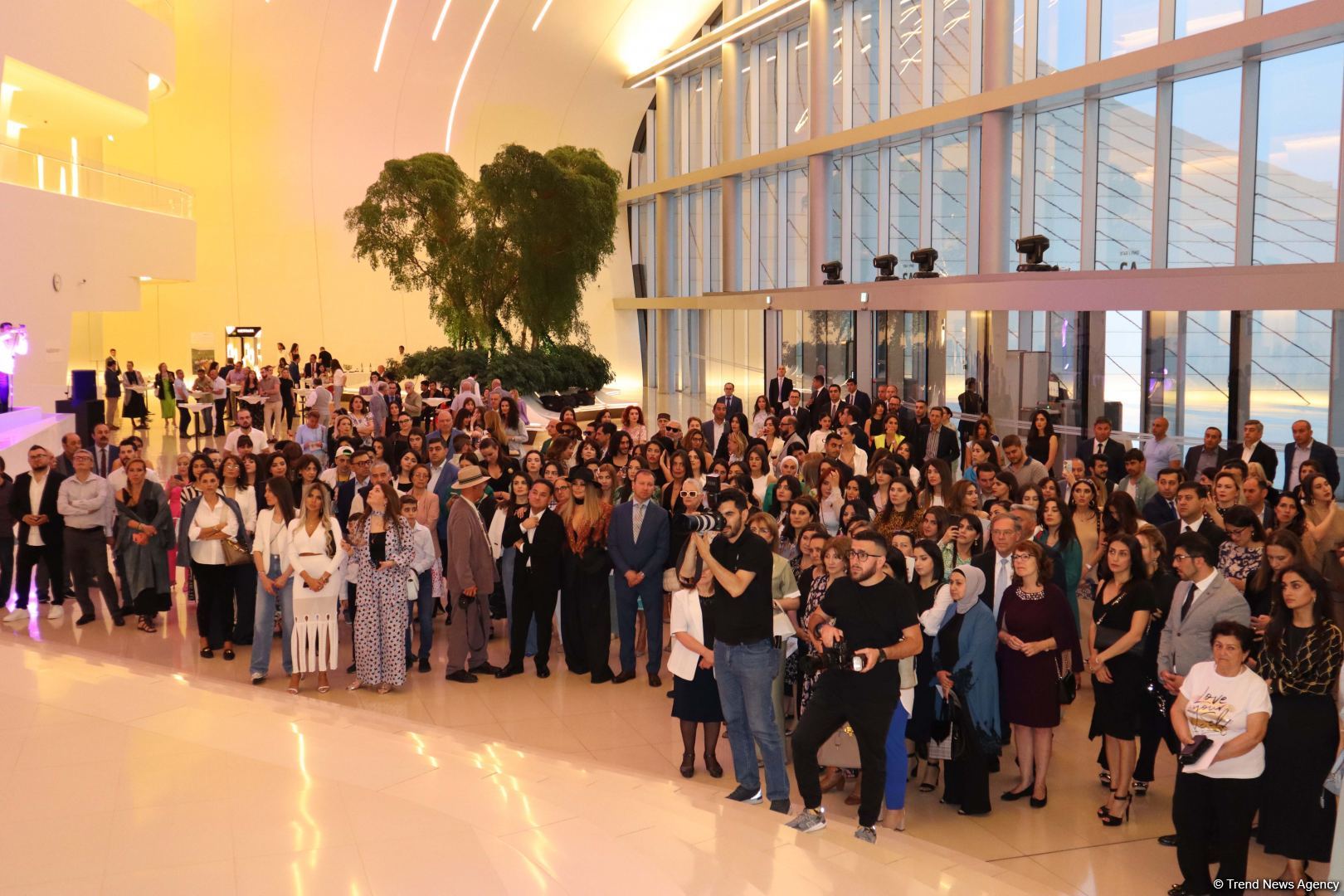 “Azərbaycan xalçası-ilmələrin rəqsi” adlı yeni xalça kolleksiyası təqdim olunub (FOTO)