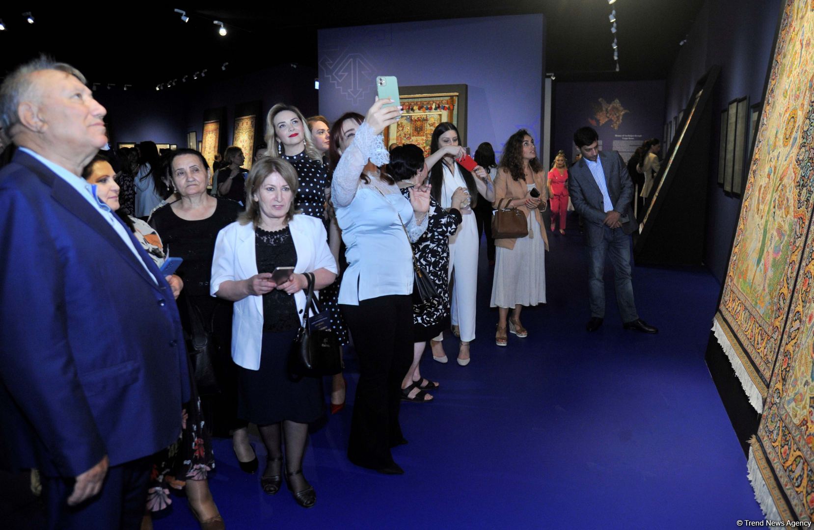 “Azərbaycan xalçası-ilmələrin rəqsi” adlı yeni xalça kolleksiyası təqdim olunub (FOTO)