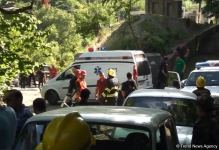 Şəkidə şərnişin avtobusu dərəyə aşıb, xəsarət alanlar var (ƏLAVƏ OLUNUB) (FOTO/VİDEO)