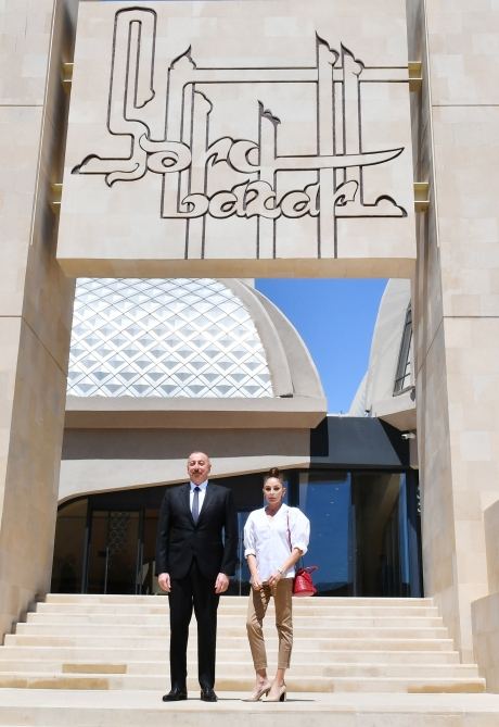 Prezident İlham Əliyev və Birinci xanım Mehriban Əliyeva Bakıda “Şərq Bazarı” kompleksində yaradılan şəraitlə tanış olublar (FOTO)
