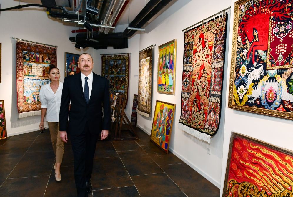 Prezident İlham Əliyev və Birinci xanım Mehriban Əliyeva Bakıda “Şərq Bazarı” kompleksində yaradılan şəraitlə tanış olublar (FOTO)