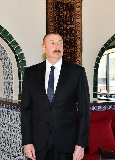 Prezident İlham Əliyev və Birinci xanım Mehriban Əliyeva Bakıda “Şərq Bazarı” kompleksində yaradılan şəraitlə tanış olublar (FOTO)