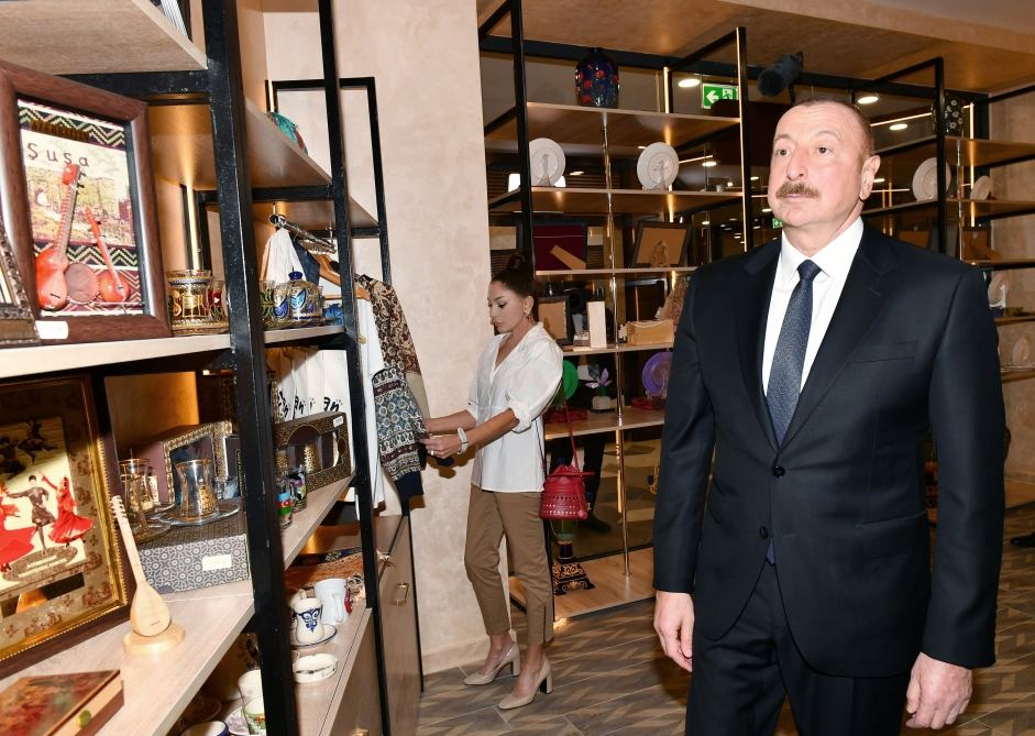 Prezident İlham Əliyev və Birinci xanım Mehriban Əliyeva Bakıda “Şərq Bazarı” kompleksində yaradılan şəraitlə tanış olublar (FOTO)