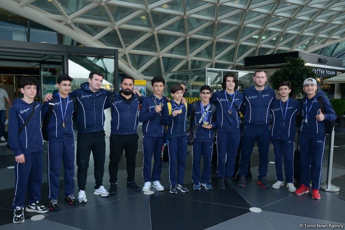 Avropa Çempionatında medallar qazanmış gimnastlar Azərbaycana qayıdıb (FOTO)