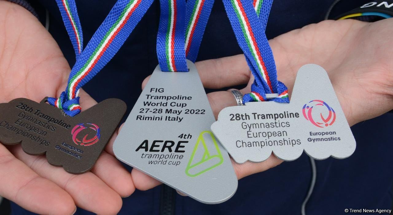 Avropa Çempionatında medallar qazanmış gimnastlar Azərbaycana qayıdıb (FOTO)
