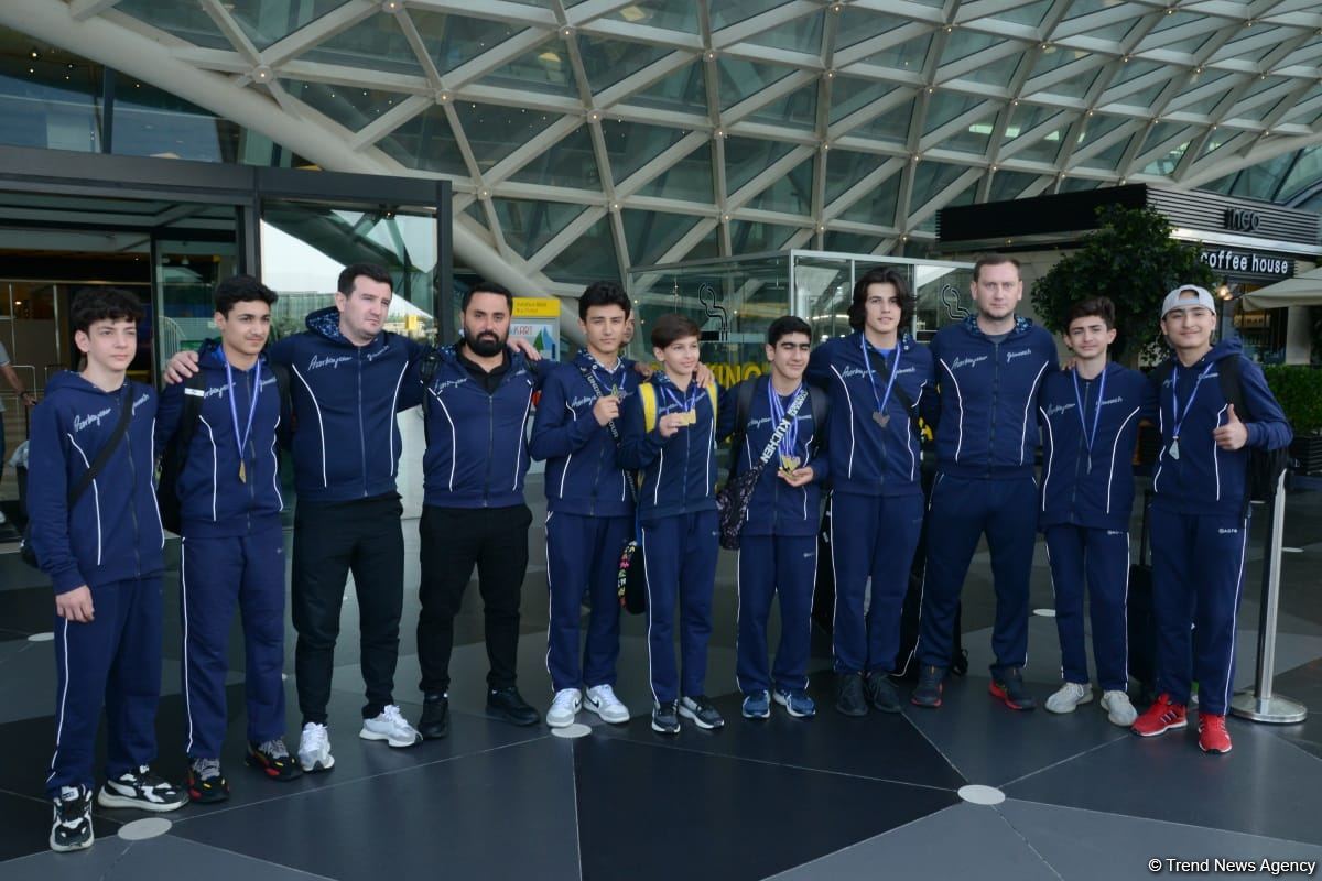 Avropa Çempionatında medallar qazanmış gimnastlar Azərbaycana qayıdıb (FOTO)