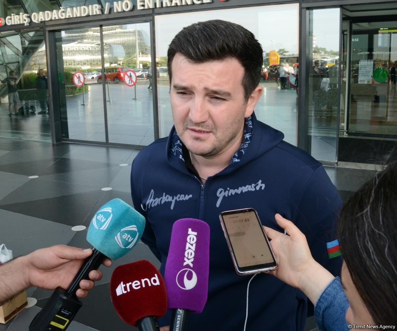 Avropa Çempionatında medallar qazanmış gimnastlar Azərbaycana qayıdıb (FOTO)