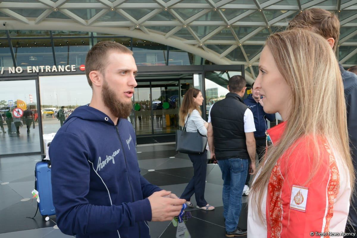 Avropa Çempionatında medallar qazanmış gimnastlar Azərbaycana qayıdıb (FOTO)