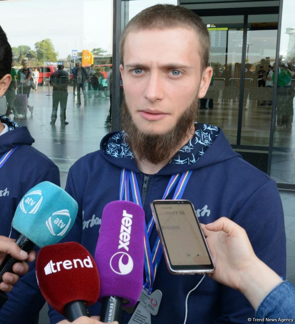 Avropa Çempionatında medallar qazanmış gimnastlar Azərbaycana qayıdıb (FOTO)
