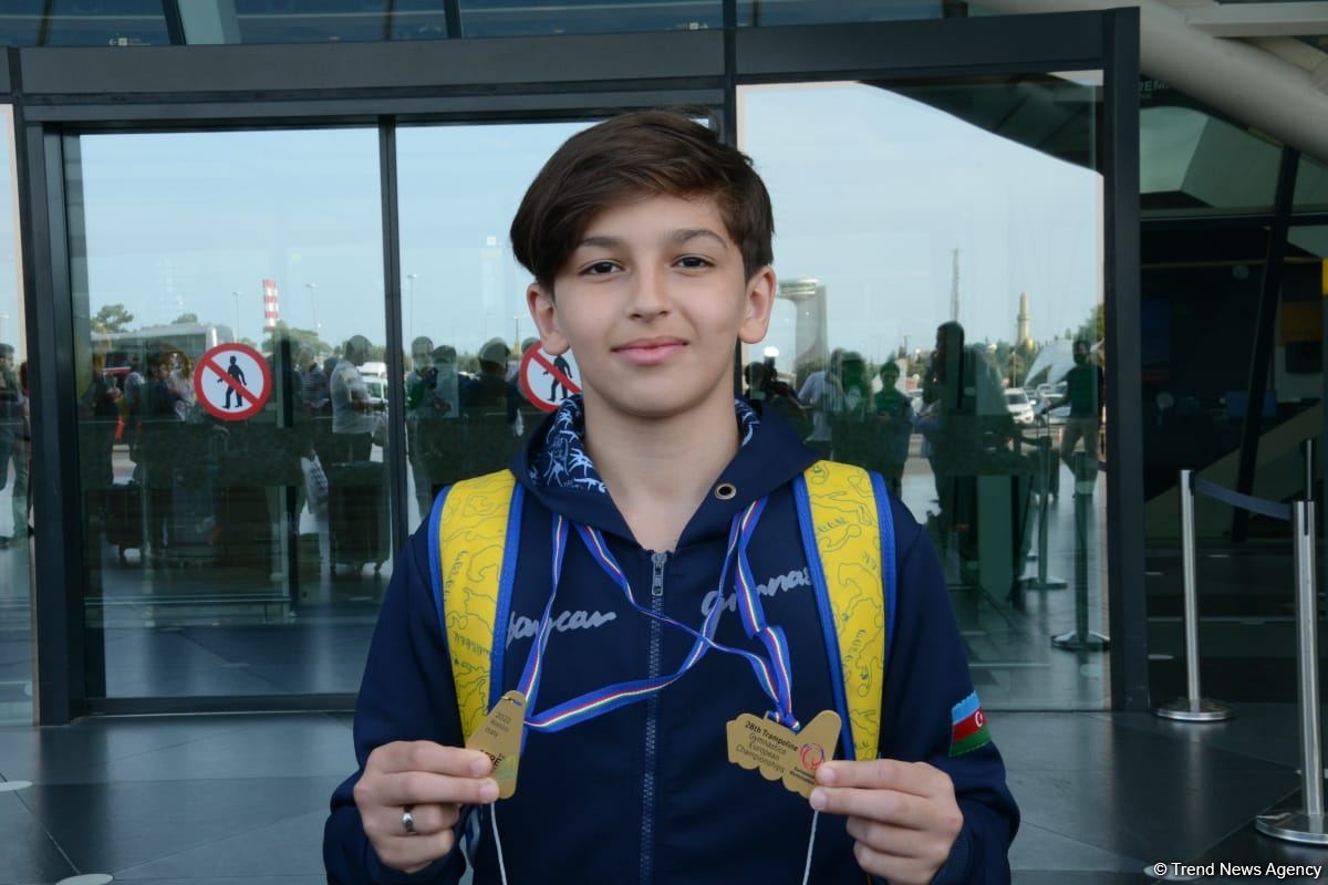 Avropa Çempionatında medallar qazanmış gimnastlar Azərbaycana qayıdıb (FOTO)