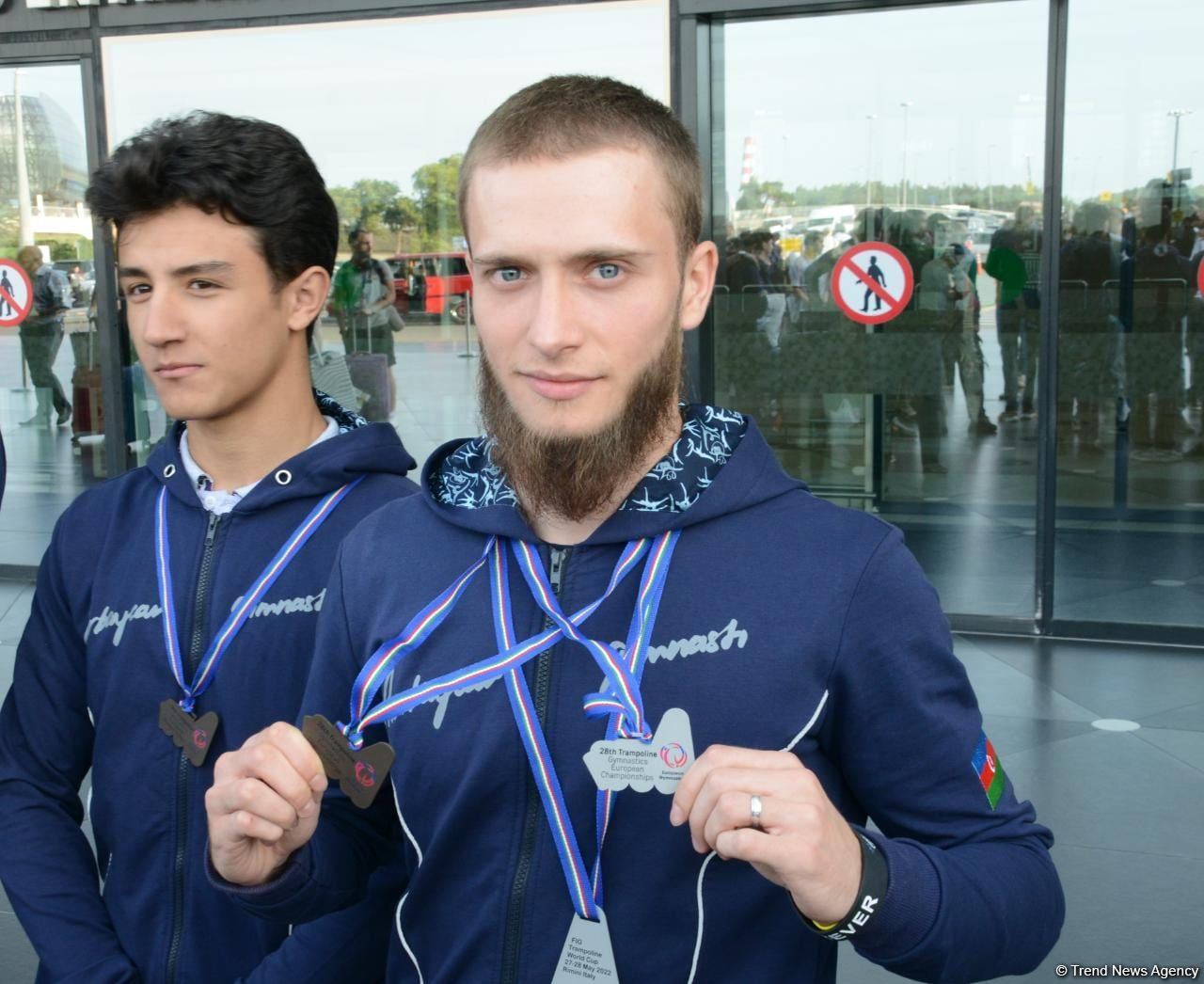 Avropa Çempionatında medallar qazanmış gimnastlar Azərbaycana qayıdıb (FOTO)