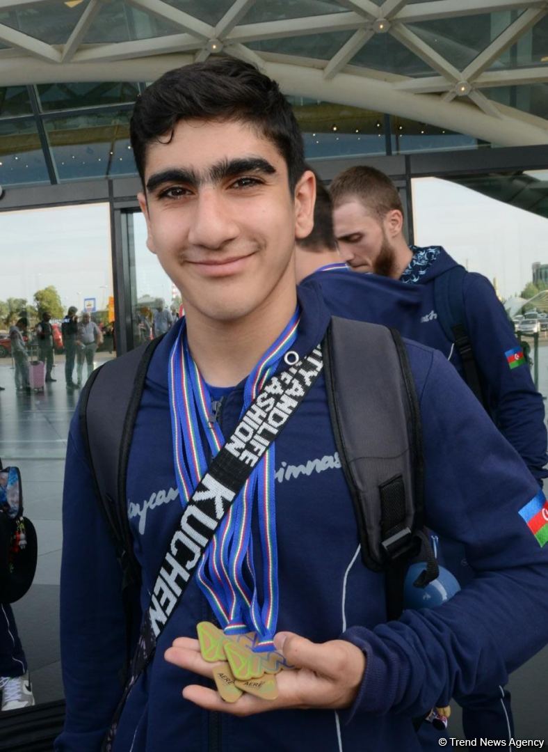 Avropa Çempionatında medallar qazanmış gimnastlar Azərbaycana qayıdıb (FOTO)