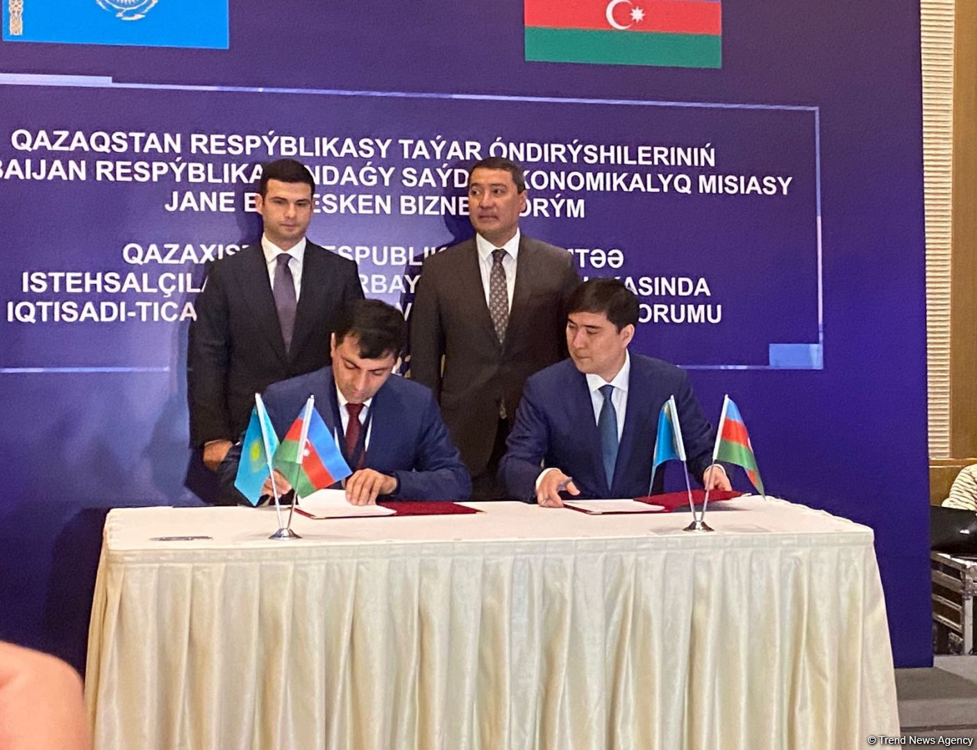 Azərbaycanla Qazaxıstan arasında bir sıra sənədlər imzalanıb (FOTO)