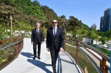 Prezident İlham Əliyev Bakıda yeni salınmış “Çəmbərəkənd” parkında yaradılan şəraitlə tanış olub (FOTO/VİDEO)