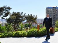 Prezident İlham Əliyev Bakıda yeni salınmış “Çəmbərəkənd” parkında yaradılan şəraitlə tanış olub (FOTO/VİDEO)