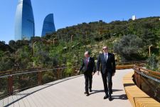 Prezident İlham Əliyev Bakıda yeni salınmış “Çəmbərəkənd” parkında yaradılan şəraitlə tanış olub (FOTO/VİDEO)