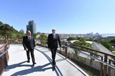 Prezident İlham Əliyev Bakıda yeni salınmış “Çəmbərəkənd” parkında yaradılan şəraitlə tanış olub (FOTO/VİDEO)