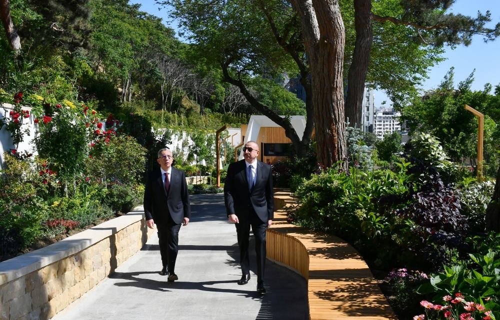 Prezident İlham Əliyev Bakıda yeni salınmış “Çəmbərəkənd” parkında yaradılan şəraitlə tanış olub (FOTO/VİDEO)