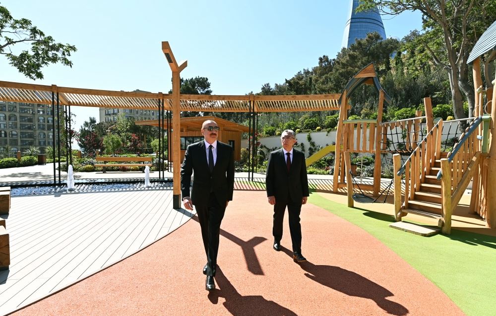 Prezident İlham Əliyev Bakıda yeni salınmış “Çəmbərəkənd” parkında yaradılan şəraitlə tanış olub (FOTO/VİDEO)