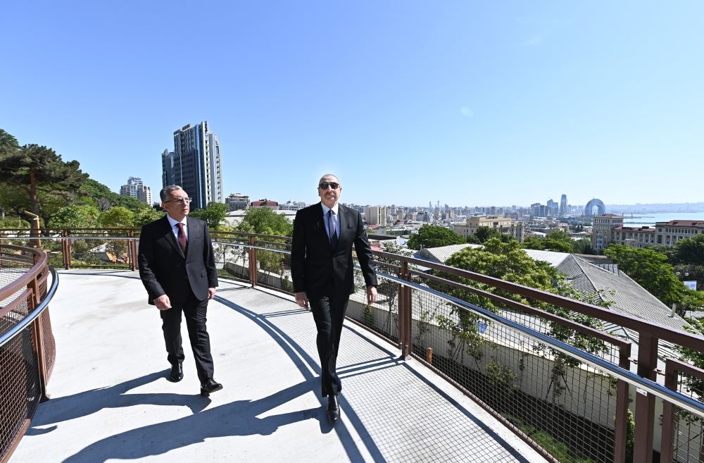 Prezident İlham Əliyev Bakıda yeni salınmış “Çəmbərəkənd” parkında yaradılan şəraitlə tanış olub (FOTO/VİDEO)