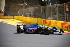 F1 pilotlarının birinci məşq sessiyasına start verilib (FOTO)
