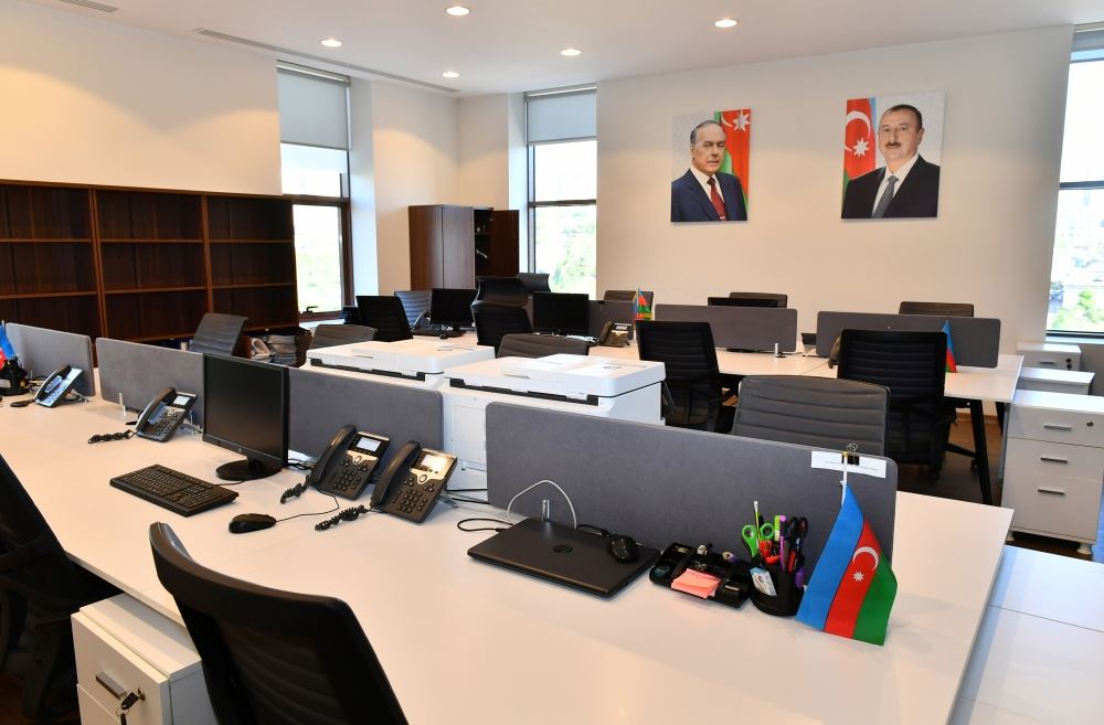 Prezident İlham Əliyev Bakıda yeni elektrik yarımstansiyasının və Rəqəmsal Şəbəkələrin Baş İdarəetmə Mərkəzinin açılışında iştirak edib (FOTO/VİDEO)