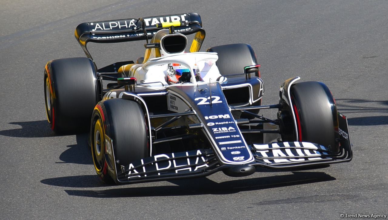 F1 pilotlarının birinci məşq sessiyası başa çatıb (FOTO)